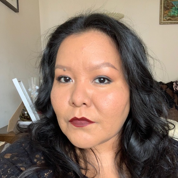 Meet your Posher, Claudia - Picture 1 of 1